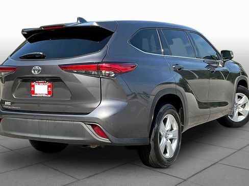 Used 2021 Toyota Highlander L FWD image 13