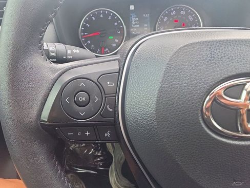 Used 2022 Toyota RAV4 XLE Premium FWD image 19