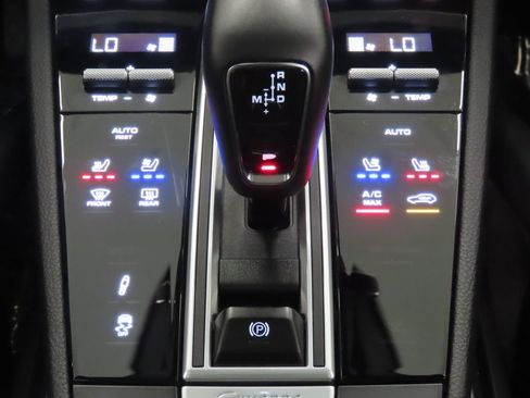 Certified 2023 Porsche Cayenne Platinum Edition AWD/4WD image 28