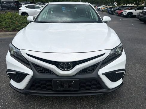 Used 2022 Toyota Camry SE FWD image 3