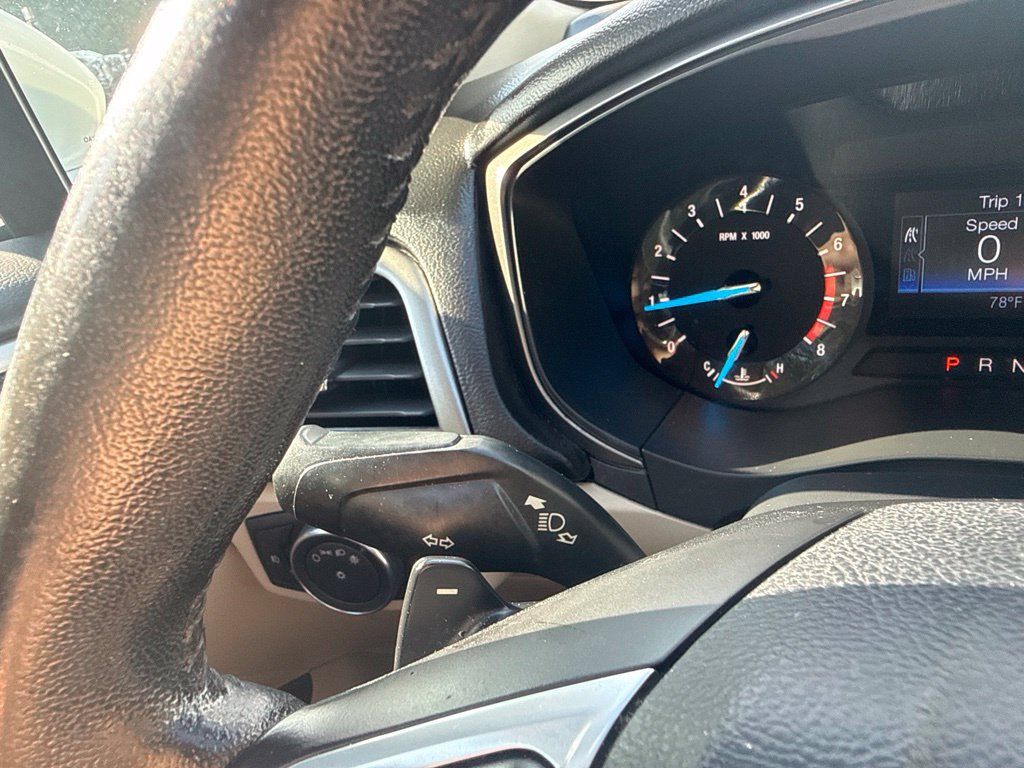 Used 2017 Ford Fusion SE AWD/4WD image 19