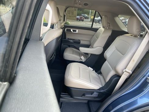 Used 2020 Ford Explorer XLT w/ Equipment Group 202A AWD/4WD image 16