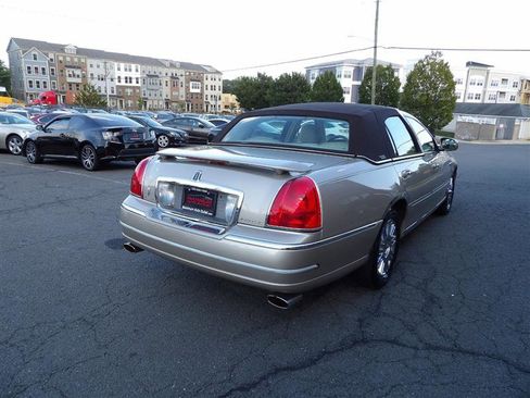 Used 2008 Lincoln Town Car Signature Limited image 6