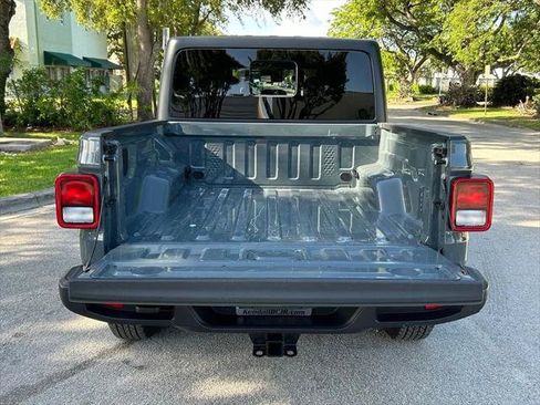 Certified 2025 Jeep Gladiator Sport AWD/4WD image 36
