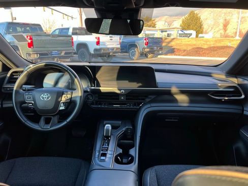 Used 2023 Toyota Crown XLE image 19