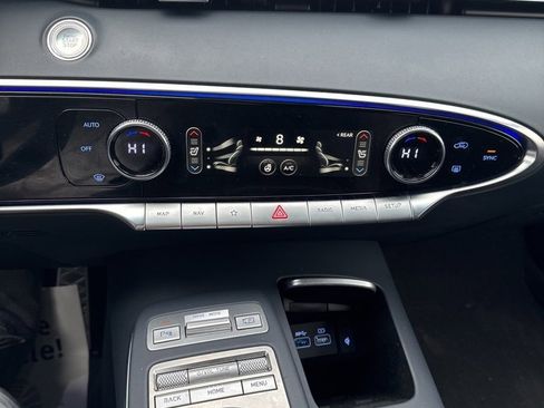 Used 2024 Genesis GV70 2.5T w/ Sport Prestige Package image 30