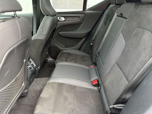 Used 2023 Volvo XC40 Recharge Ultimate AWD/4WD image 23