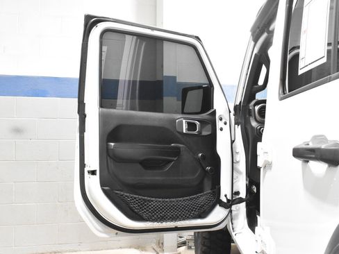 Used 2019 Jeep Wrangler Unlimited Sport image 9