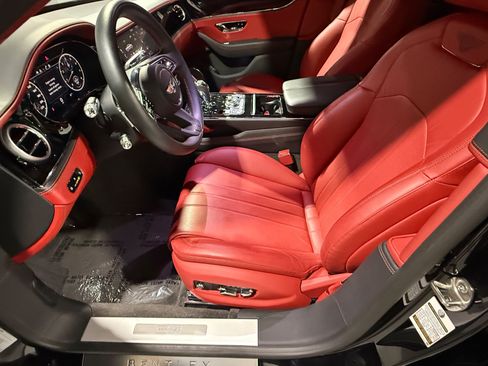 Used 2024 Bentley Flying Spur V8 AWD/4WD image 32