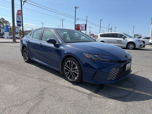 Used 2025 Toyota Camry XLE image 7
