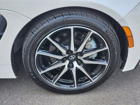 Used 2025 Toyota GR86 image 9