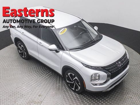 Used 2024 Mitsubishi Outlander SE AWD/4WD image 3