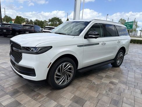 New 2026 Lincoln Navigator Premiere AWD/4WD image 5