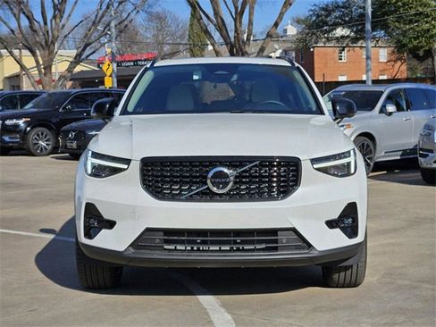 Certified 2025 Volvo XC40 B5 Ultra w/ Climate Package image 6