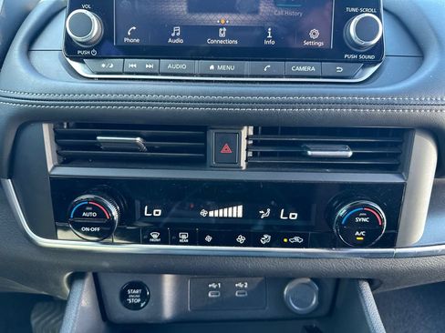 Used 2025 Nissan Rogue SV AWD/4WD image 18