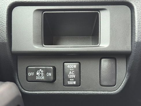 Used 2016 Toyota Tacoma SR5 image 19