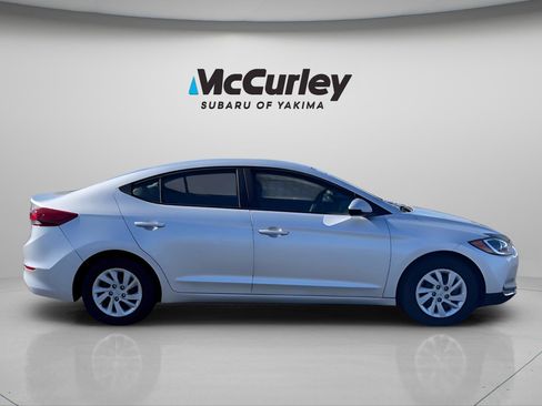 Used 2018 Hyundai Elantra SE FWD image 6