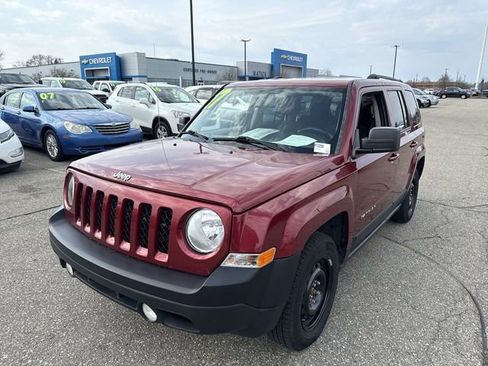 Used 2017 Jeep Patriot Sport w/ Power Value Group FWD image 5