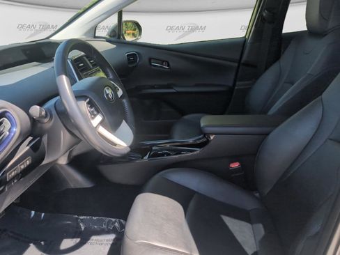 Used 2017 Toyota Prius Three Touring FWD image 12