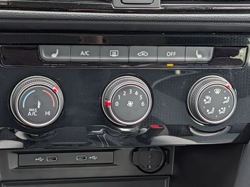 Certified 2025 Volkswagen Taos S AWD/4WD image 23
