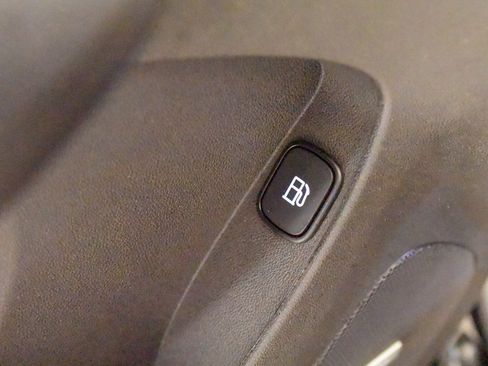 Used 2017 Chevrolet Volt Premier w/ Driver Confidence II Package image 16