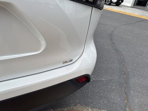 Used 2023 Toyota Highlander XLE image 8