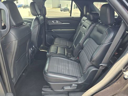 Used 2025 Ford Explorer ST-Line w/ ST-Line Street Pack AWD/4WD image 12