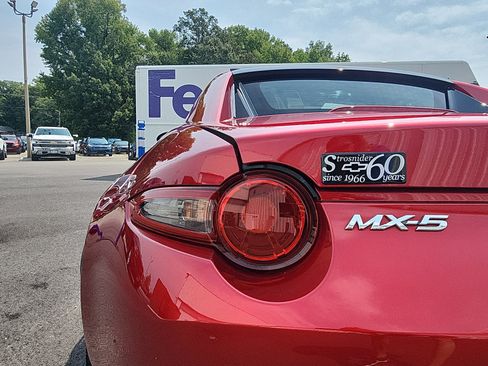 Used 2019 MAZDA MX-5 Miata RF Grand Touring RWD image 13