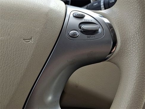 Used 2017 Nissan Murano S image 21