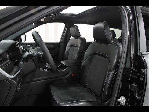 Used 2024 Jeep Grand Cherokee L Altitude AWD/4WD image 5