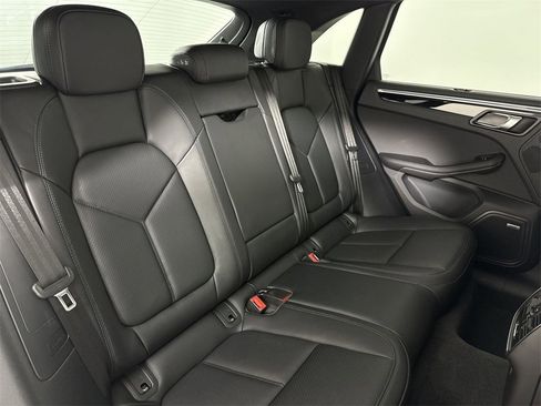 Certified 2024 Porsche Macan w/ Premium Plus Package image 23