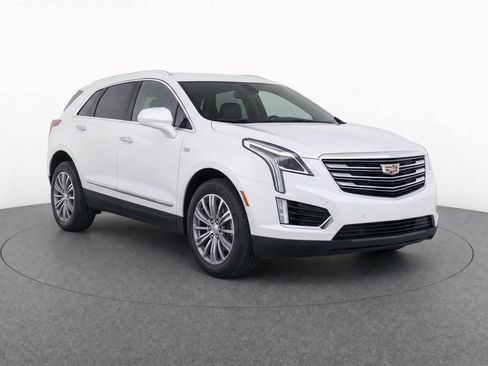 Used 2019 Cadillac XT5 Luxury FWD image 2