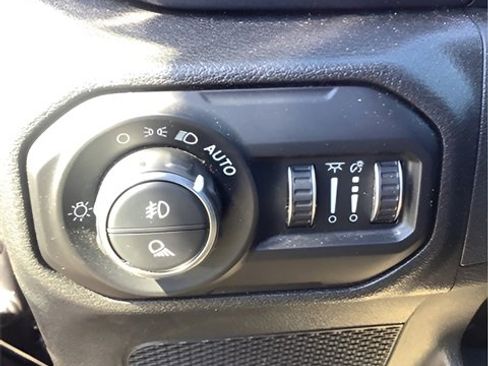 Certified 2022 Jeep Gladiator Sport image 18