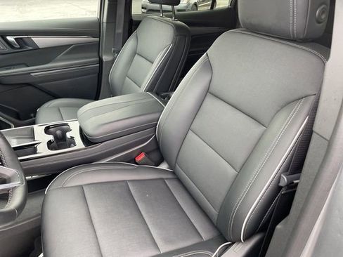 Used 2025 Buick Enclave Preferred AWD/4WD image 10