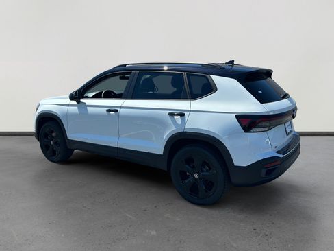 New 2026 Volkswagen Taos SE AWD/4WD image 3