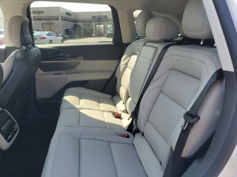 New 2026 Lincoln Nautilus Premier image 22