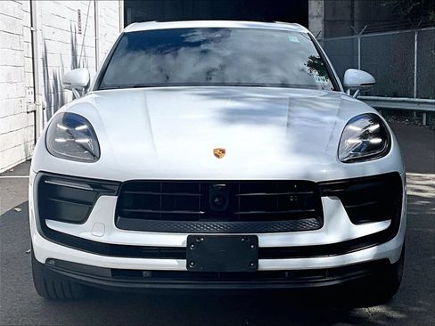 Certified 2024 Porsche Macan AWD/4WD image 8