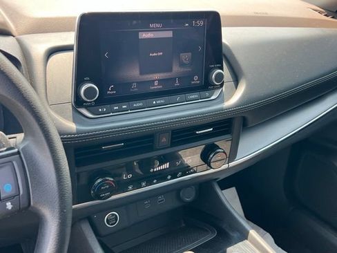 Used 2023 Nissan Rogue SV FWD image 19