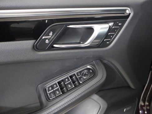 Used 2023 Porsche Macan S image 20