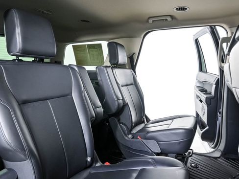 Used 2024 Ford Expedition XLT RWD image 23