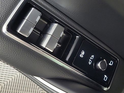 Used 2024 Jaguar XF R-Dynamic SE image 8