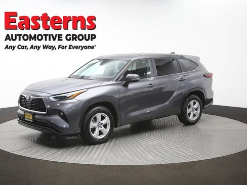 Used 2024 Toyota Highlander LE FWD image 57