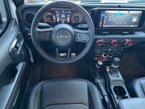 Used 2024 Jeep Wrangler Unlimited Rubicon w/ Convenience Group image 15