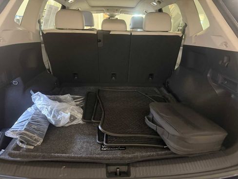 Used 2024 Volkswagen Tiguan SE w/ Panoramic Sunroof Package AWD/4WD image 25