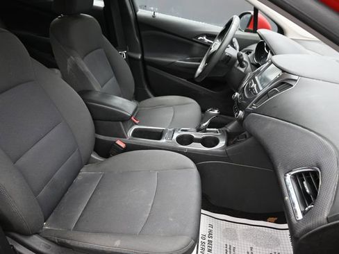 Used 2018 Chevrolet Cruze LT w/ Convenience Package image 7