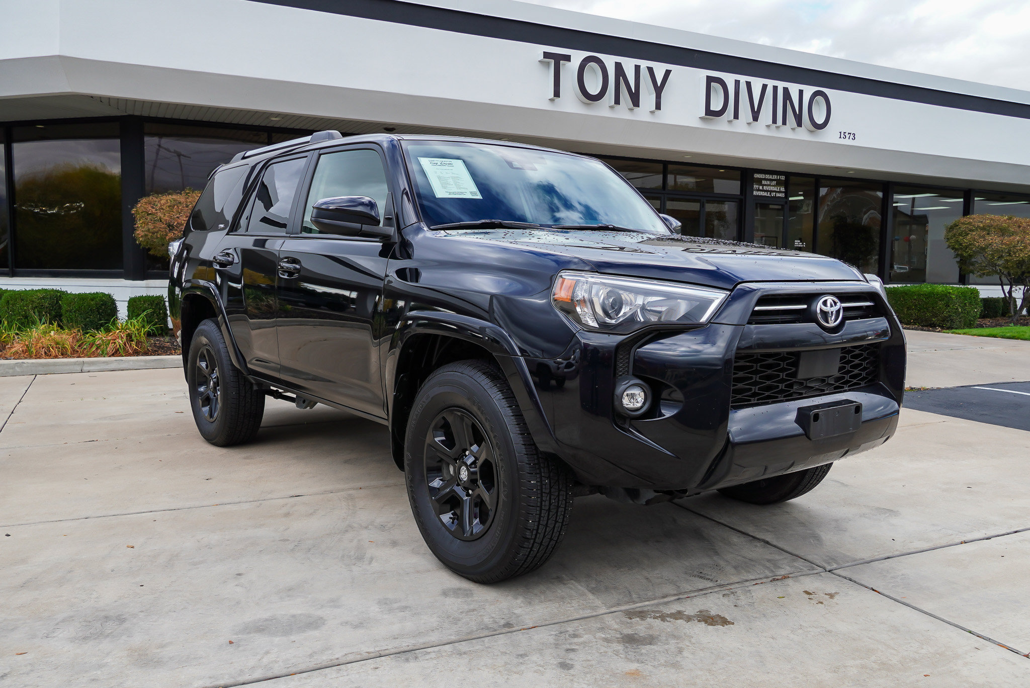 Used 2024 Toyota 4Runner SR5 AWD/4WD image 2