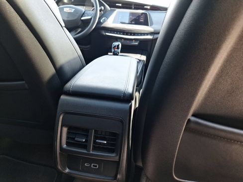 Used 2023 Cadillac XT4 Premium Luxury FWD image 31