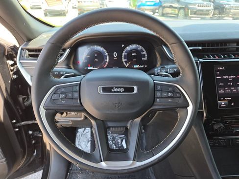 Used 2023 Jeep Grand Cherokee Altitude RWD image 32