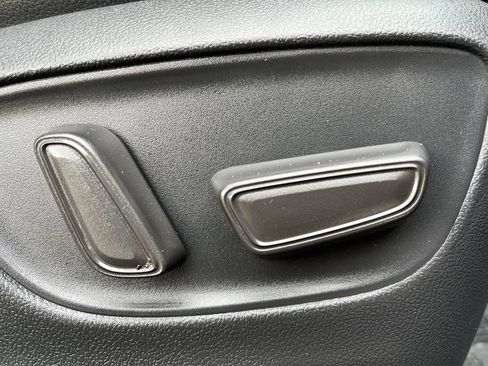 Used 2023 Toyota Highlander XLE image 26