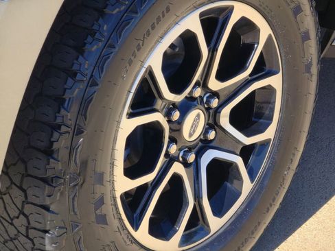 Used 2022 Ford Expedition XLT image 8